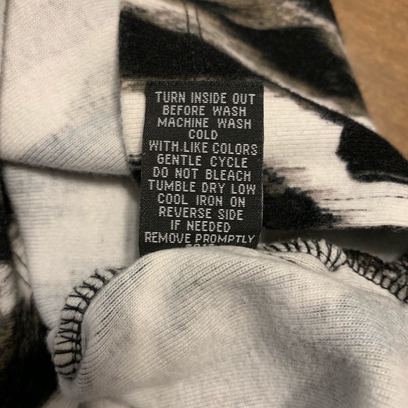 Rafaella Black and white print top. 3X - Picture 8 of 8